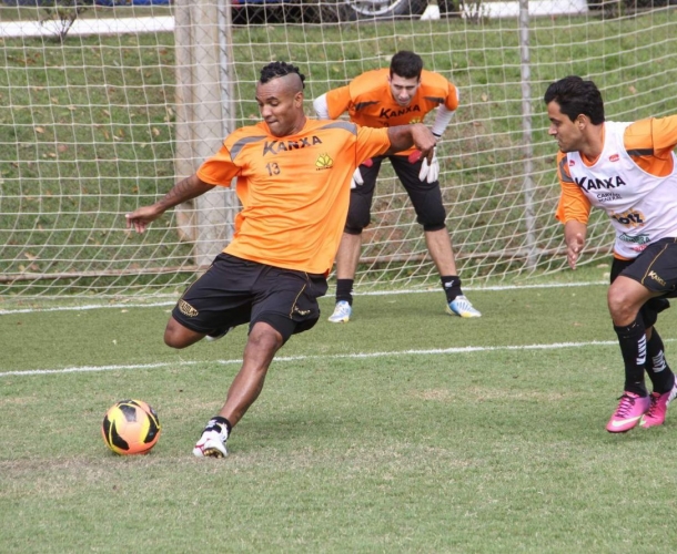 Amaral crê na evolução do time