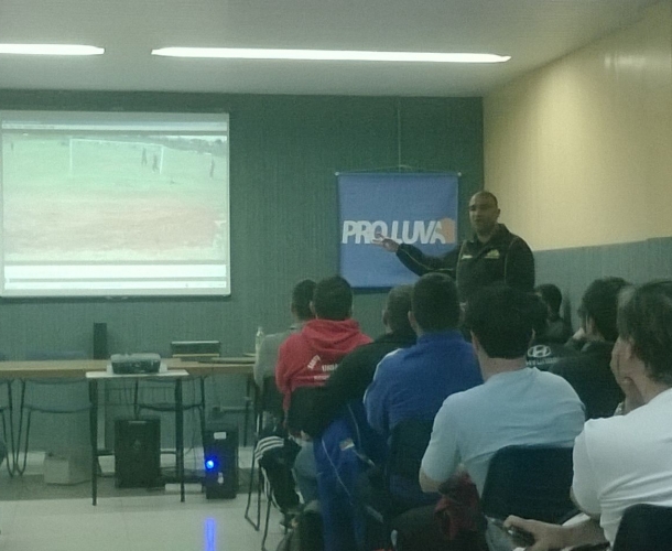 Analista de desempenho participa de palestra