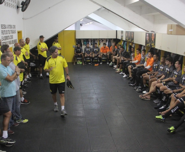 Apresentação do novo técnico ao elenco