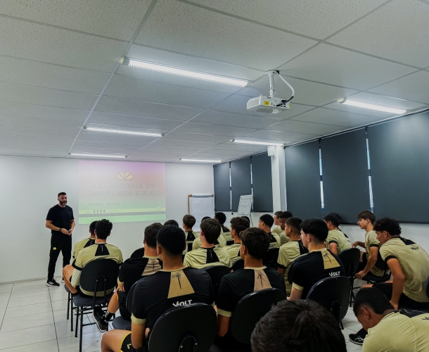 Assessor de imprensa do clube realiza palestra para atletas do Sub-15 e Sub-17 no CT