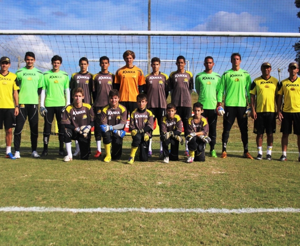 Atletas da base celebram o Dia do Goleiro