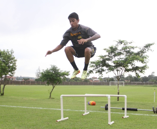 Atletas do Tigre fazem treino de força no CT