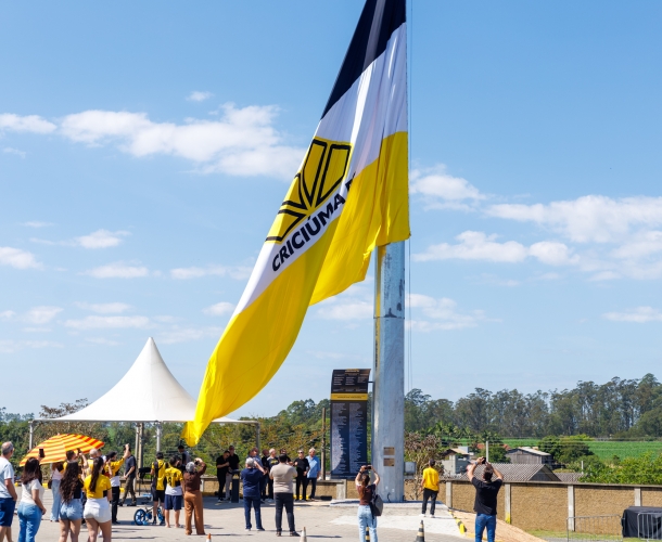 Bandeirão Tricolor é inaugurado no CT Antenor Angeloni 
