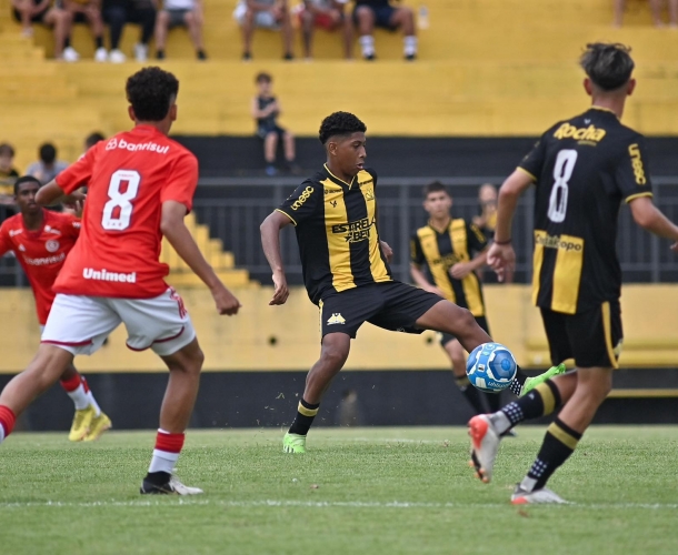 Base do Tigre faz amistosos contra o Internacional