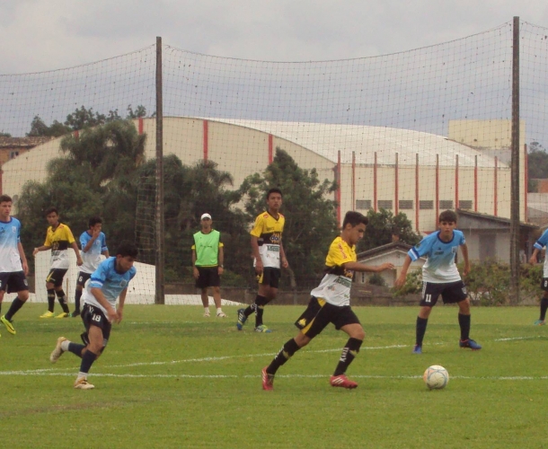 Base do Tigre vence e empata