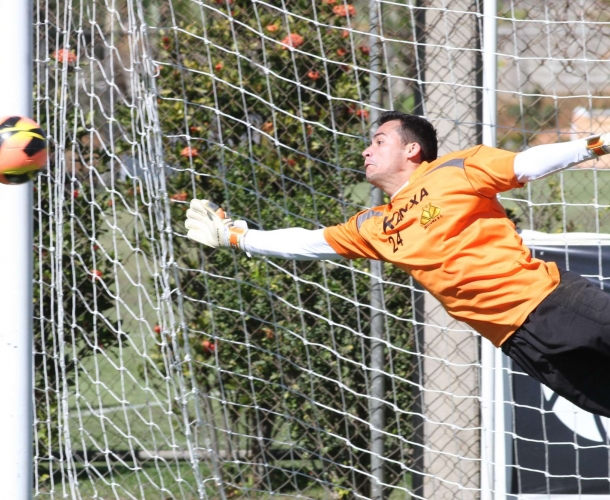 Bruno faz exames e passa bem