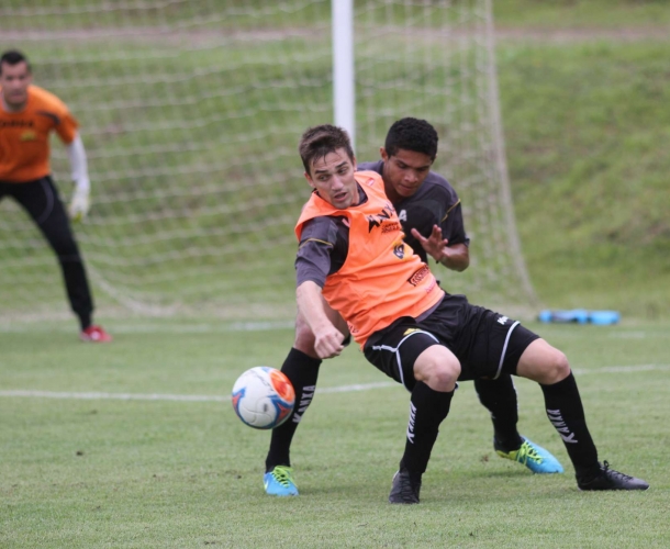 Caio Júnior comanda trabalho tático