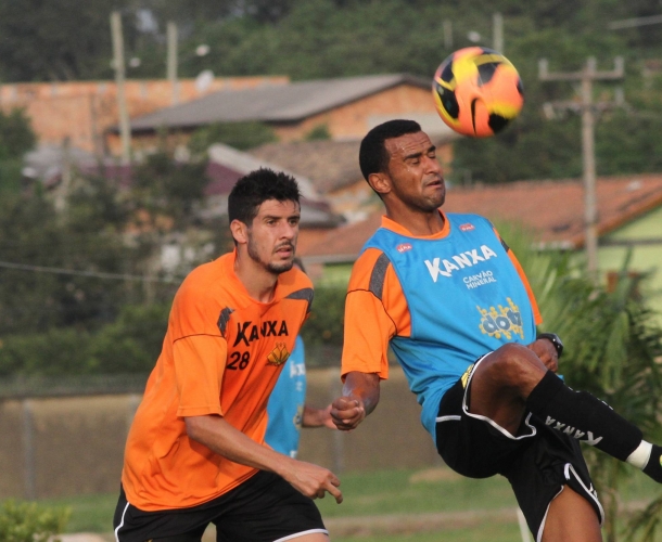 Caio Júnior faz forte trabalho tático