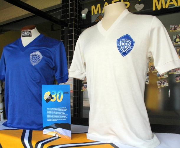 Camisas antigas são expostas na Tigre Maníacos