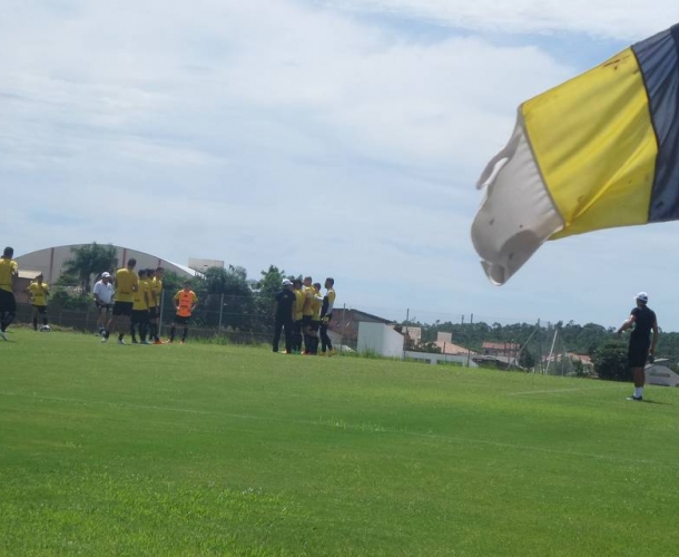 Cavalo relaciona 21 jogadores