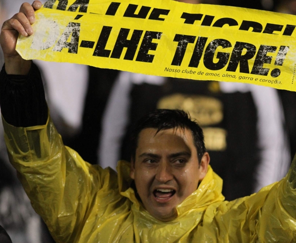 Chuva e frio não afasta torcida tricolor