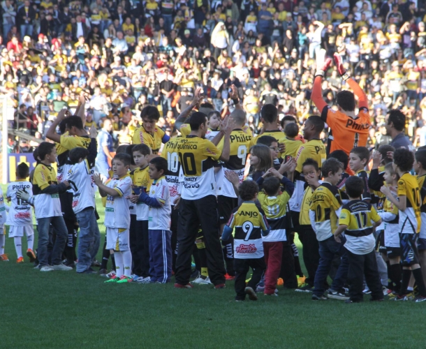 Crianças devem se cadastrar para entrar com jogadores