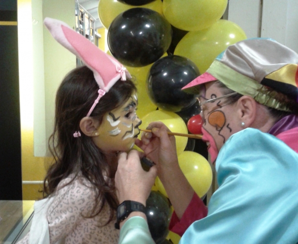 Crianças se divertem na Páscoa da Tigre Maníacos