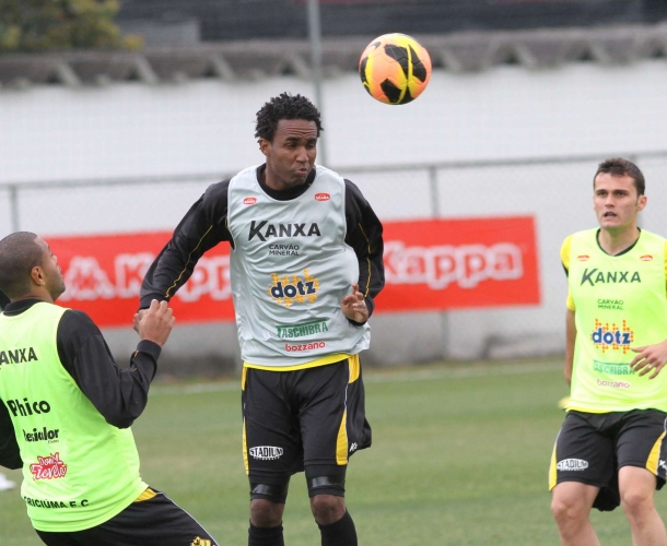 Criciúma duela com o São Paulo