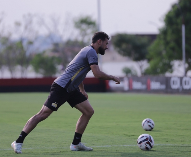 Criciúma e Vila Nova duelam em Goiânia