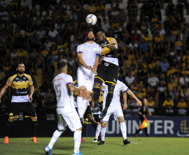 Criciúma empata com o Paraná