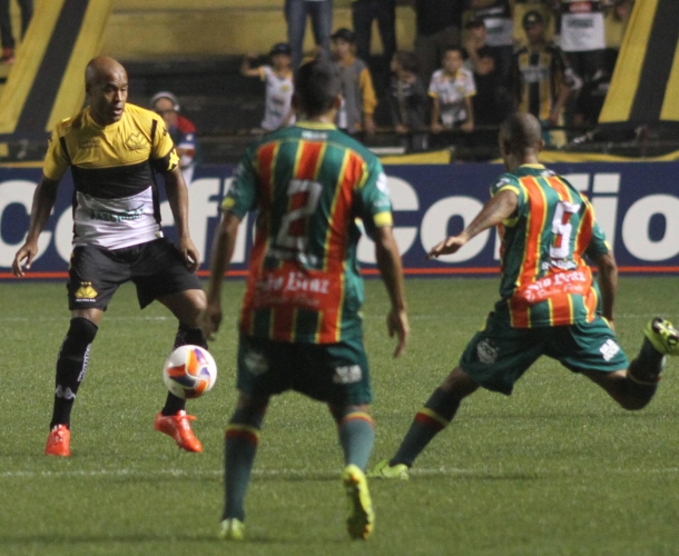 Criciúma empata com o Sampaio Corrêa
