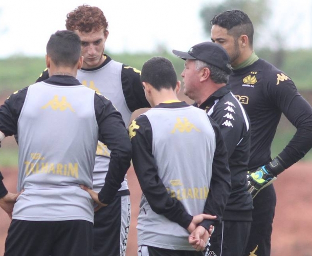 Criciúma encara desafio contra o Oeste