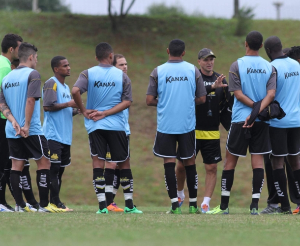 Criciúma encara o Atlético em Minas
