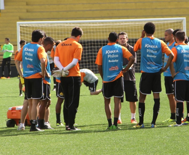 Criciúma encara o Botafogo