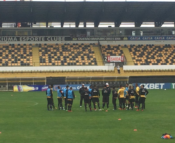Criciúma encara o Coritiba