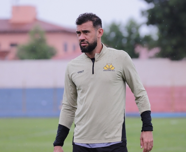 Criciúma enfrenta a Ferroviária em Araraquara