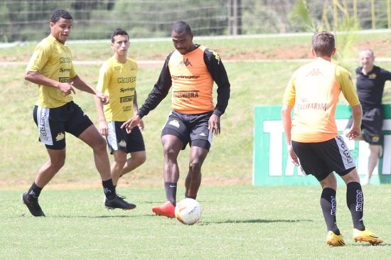 Criciúma enfrenta o Bragantino