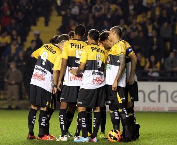 Criciúma enfrenta o Grêmio