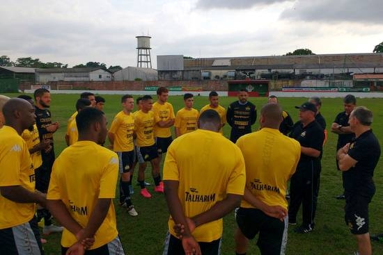 Criciúma enfrenta o Paysandu