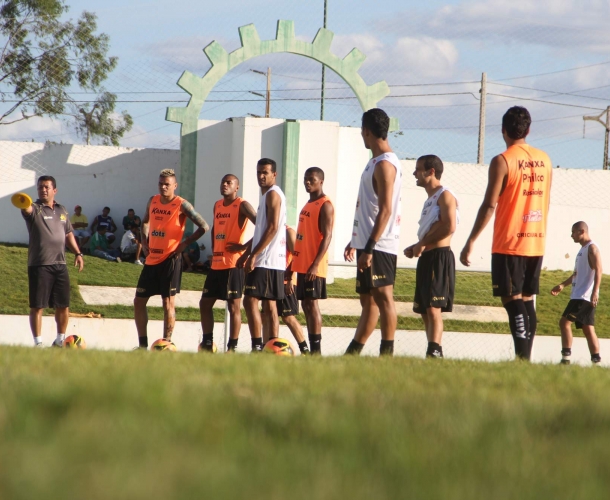 Criciúma enfrenta o Salgueiro
