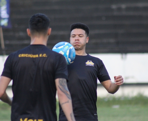 Criciúma enfrenta o Sport fora de casa