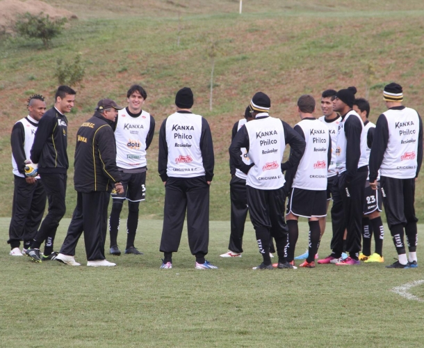 Criciúma enfrenta o Vasco