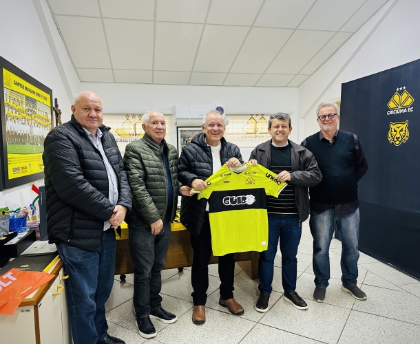 Criciúma entrega camisas à Casa GUIDO e reforça apoio à causa