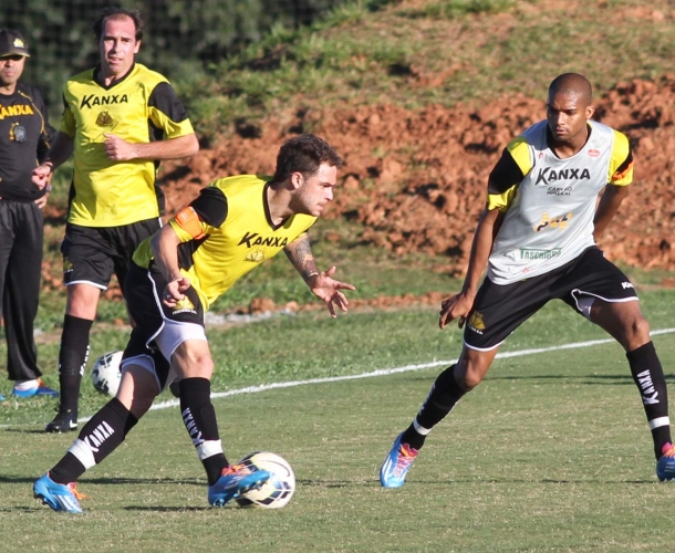 Criciúma faz coletivo movimentado no CT