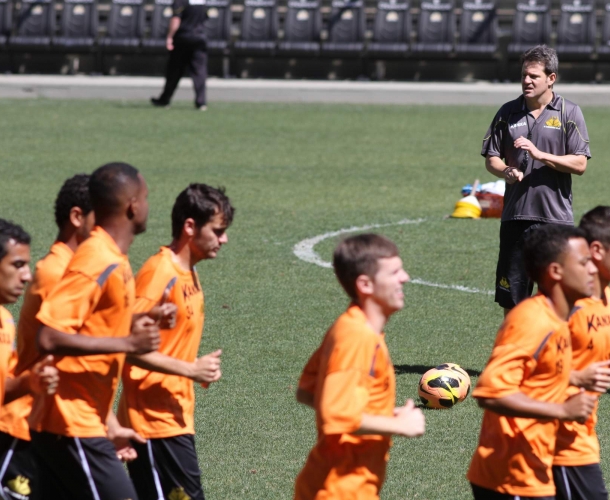 Criciúma faz duelo com o Coritiba