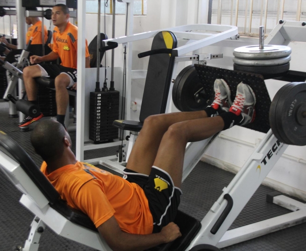 Criciúma faz trabalho de força