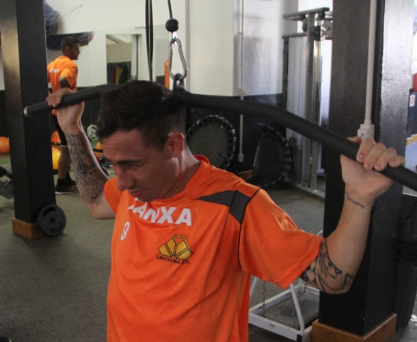 Criciúma faz treino de força após vitória