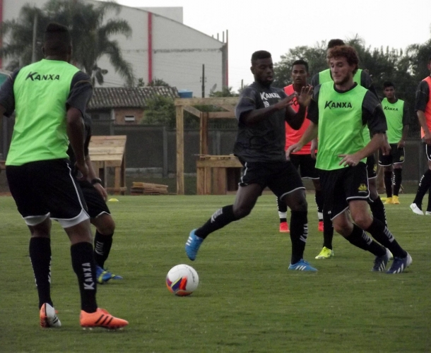 Criciúma faz treino tático e técnico no CT