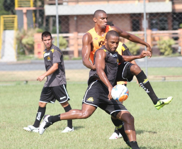 Criciúma faz treino técnico em Blumenau