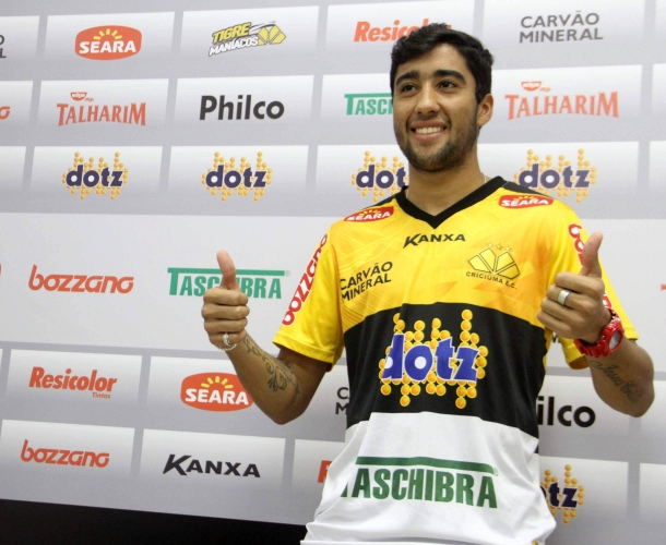 Criciúma fecha com atacante Maurinho