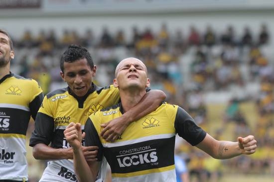 Criciúma goleia o Camboriú