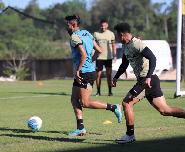 Tarde de treinamento intenso no CT do Tigre