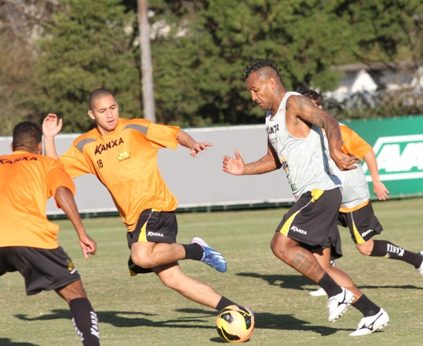 Criciúma joga contra a Portuguesa