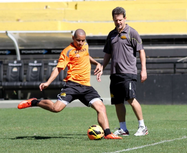 Criciúma joga contra o Náutico