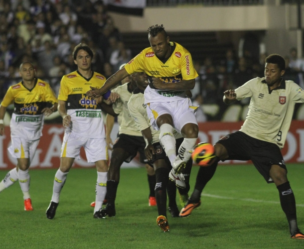 Criciúma luta, mas perde para o Vasco