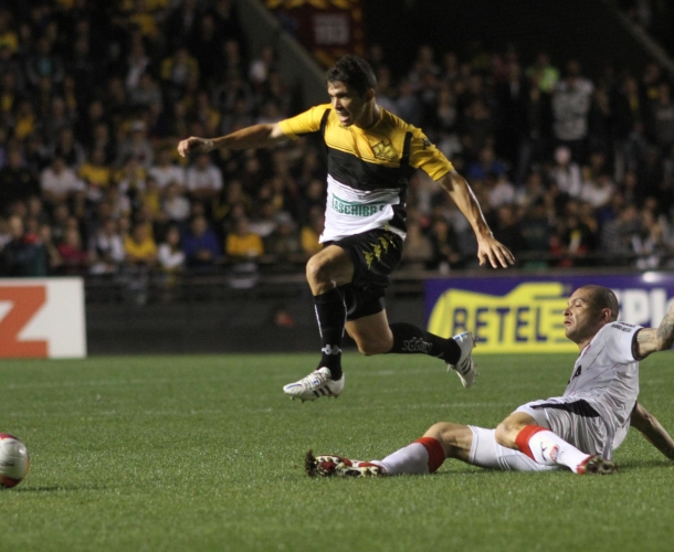 Criciúma perde para o Vitória 