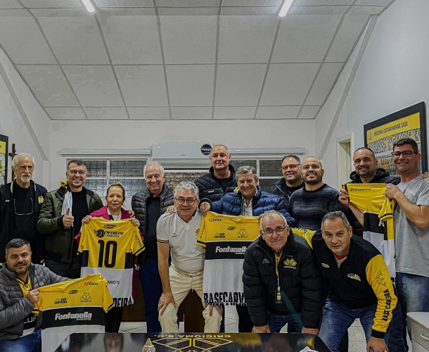 Criciúma presenteia patrocinadores da base com camisas oficiais