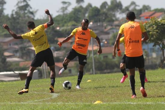 Criciúma realiza trabalho técnico e tático