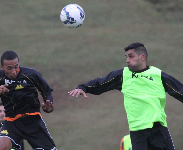 Criciúma realiza trabalho técnico tático no CT