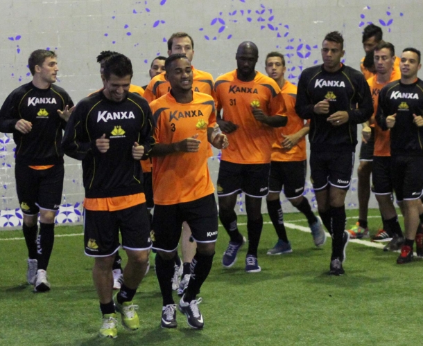 Criciúma realiza treino de força no ginásio